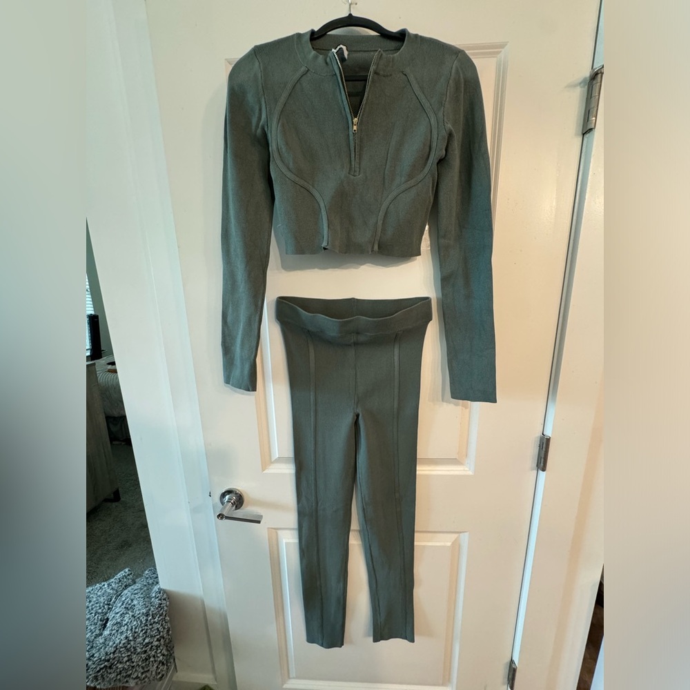 Fashion nova, two piece casual set. Size large.